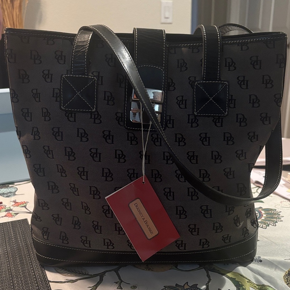 Dooney & Bourke Tote